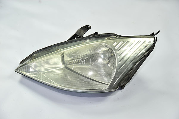 ford cıkma yedek focus 1 sol far 